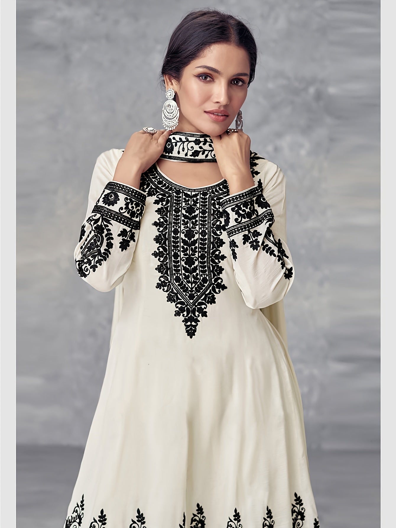 Women'S Loose Fit Ensemble Set with Floral Pattern - Elegant Long Sleeve Dress & Traditional Jewelry, Beige with Black & White Design, Perfect for Spring/Fall, Cultural Wear|Elegant Evening Wear|Polyester Ensemble